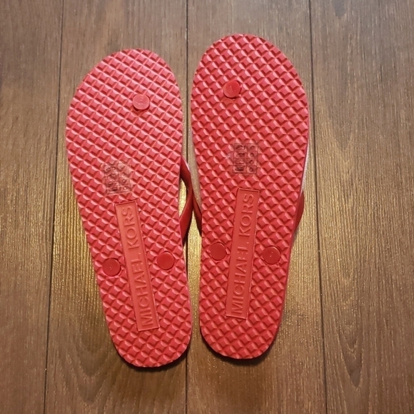 Michael Michael Kors Heart Flip Flop - Picture 4 of 5